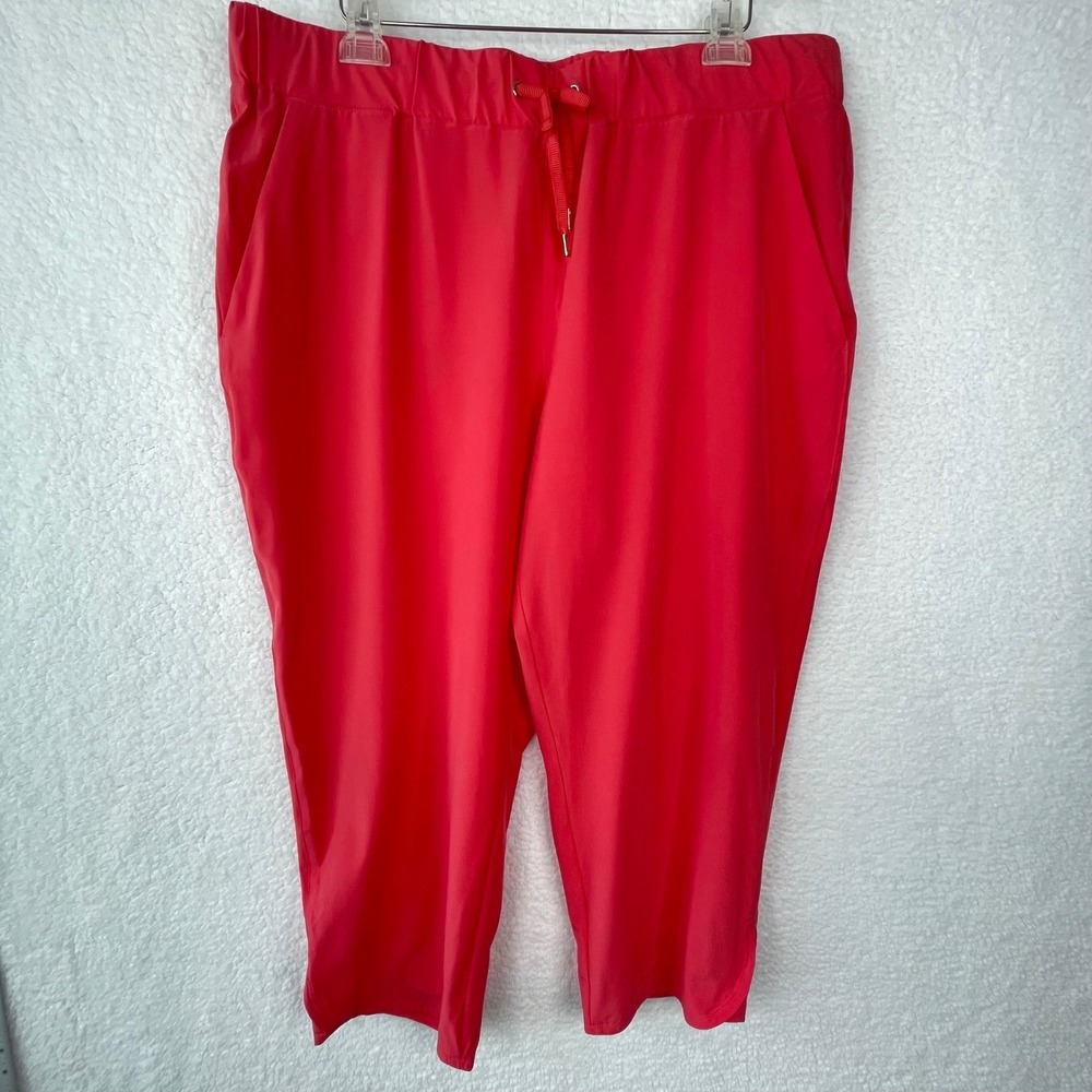 Chico's Zenergy size 3 / 16 Neema Tulip Hem Cropped Cactus Blossom Joggers NWT